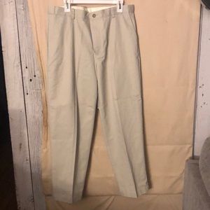 Beautiful mens LL Bean pants chino